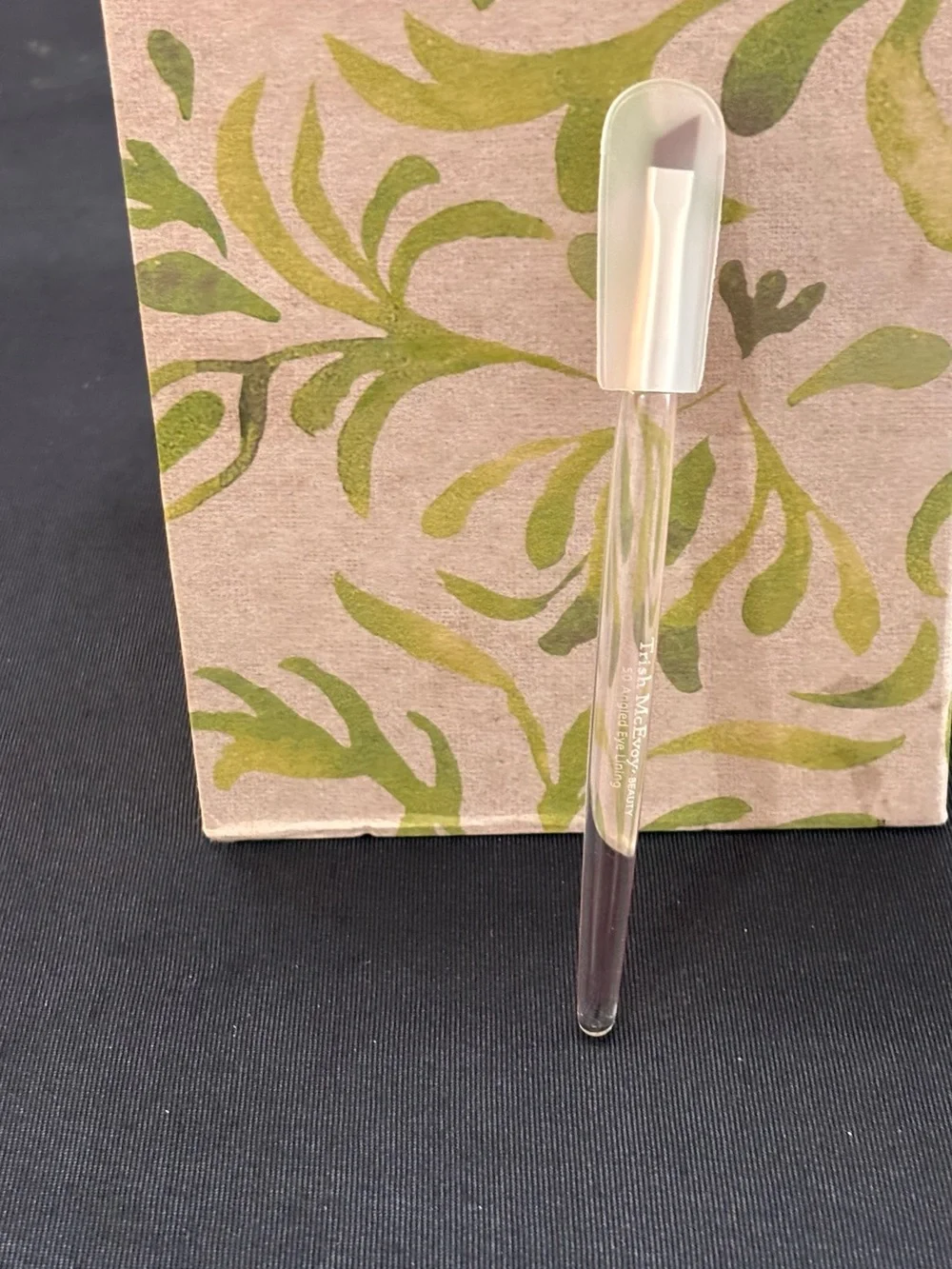 Trish McEvoy #50 Angled Eye Lining Brush – Clear Handle, Protective Cap